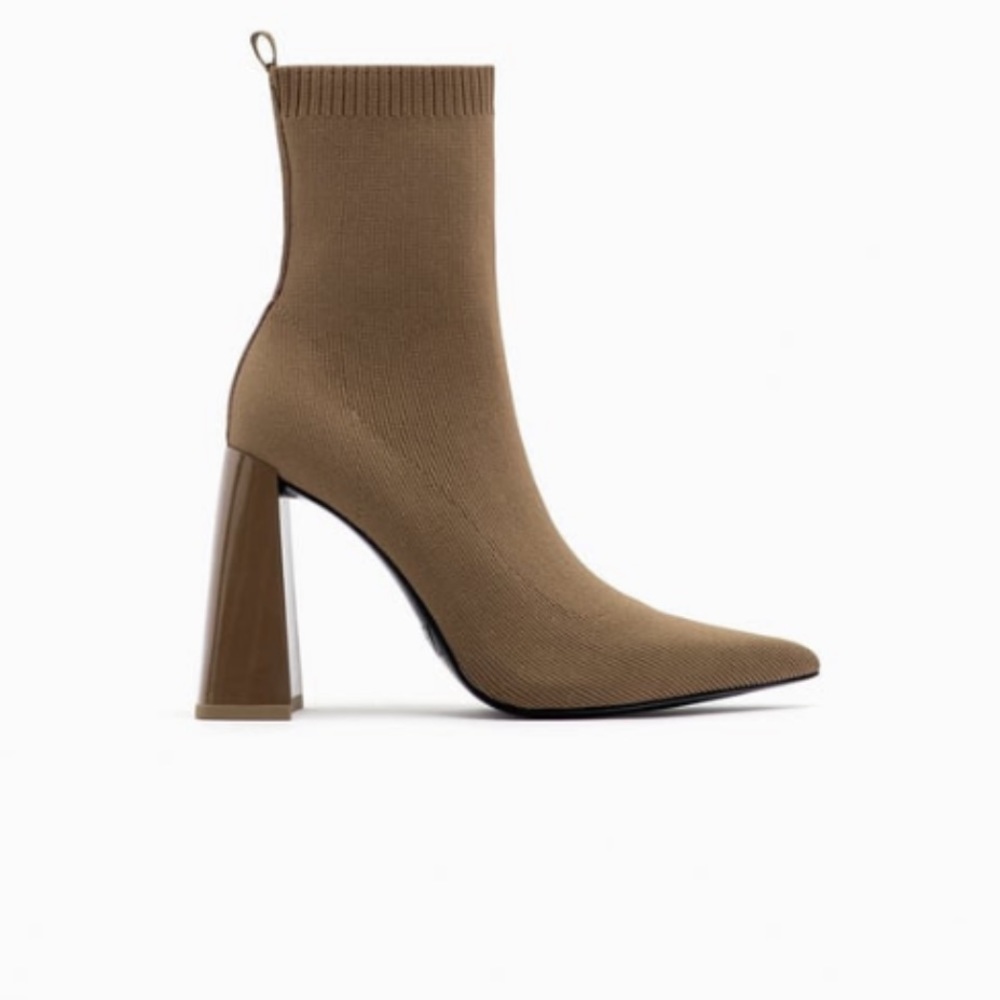 *BRAND NEW* women’s fabric ankle boot with geometric heel